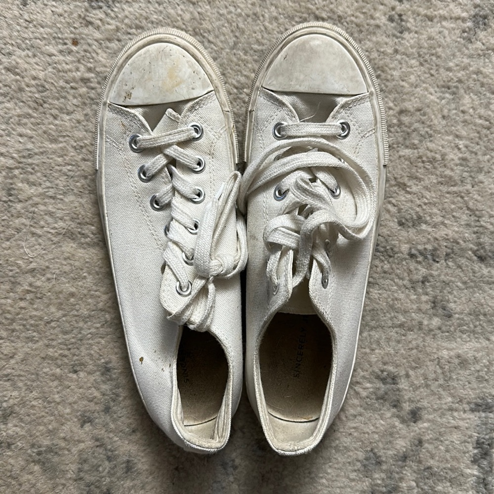 Women’s white sneakers